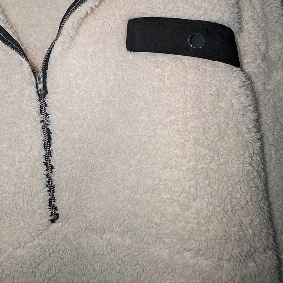 Anna Kaci Sherpa Style Pullover - Picture 4 of 4